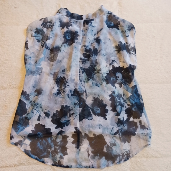 Sheer split top - Picture 2 of 6